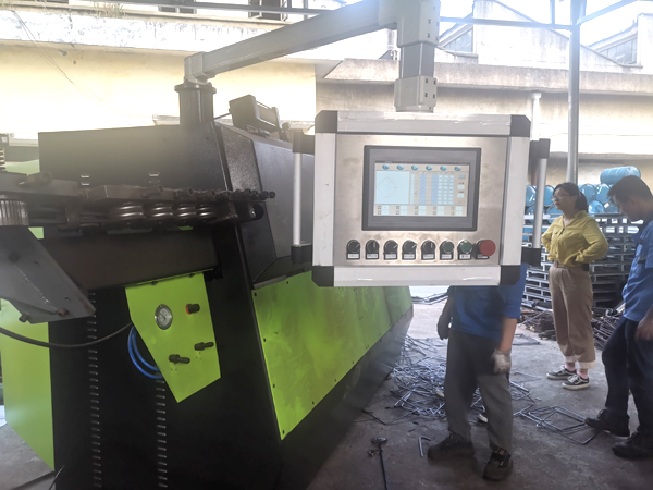 12A彎箍機 出廠(chǎng)調試600.jpg